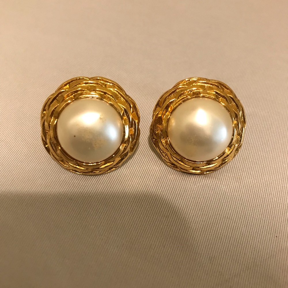 CHANEL Disc Pearl Clip On Earrings 1" 25.6g